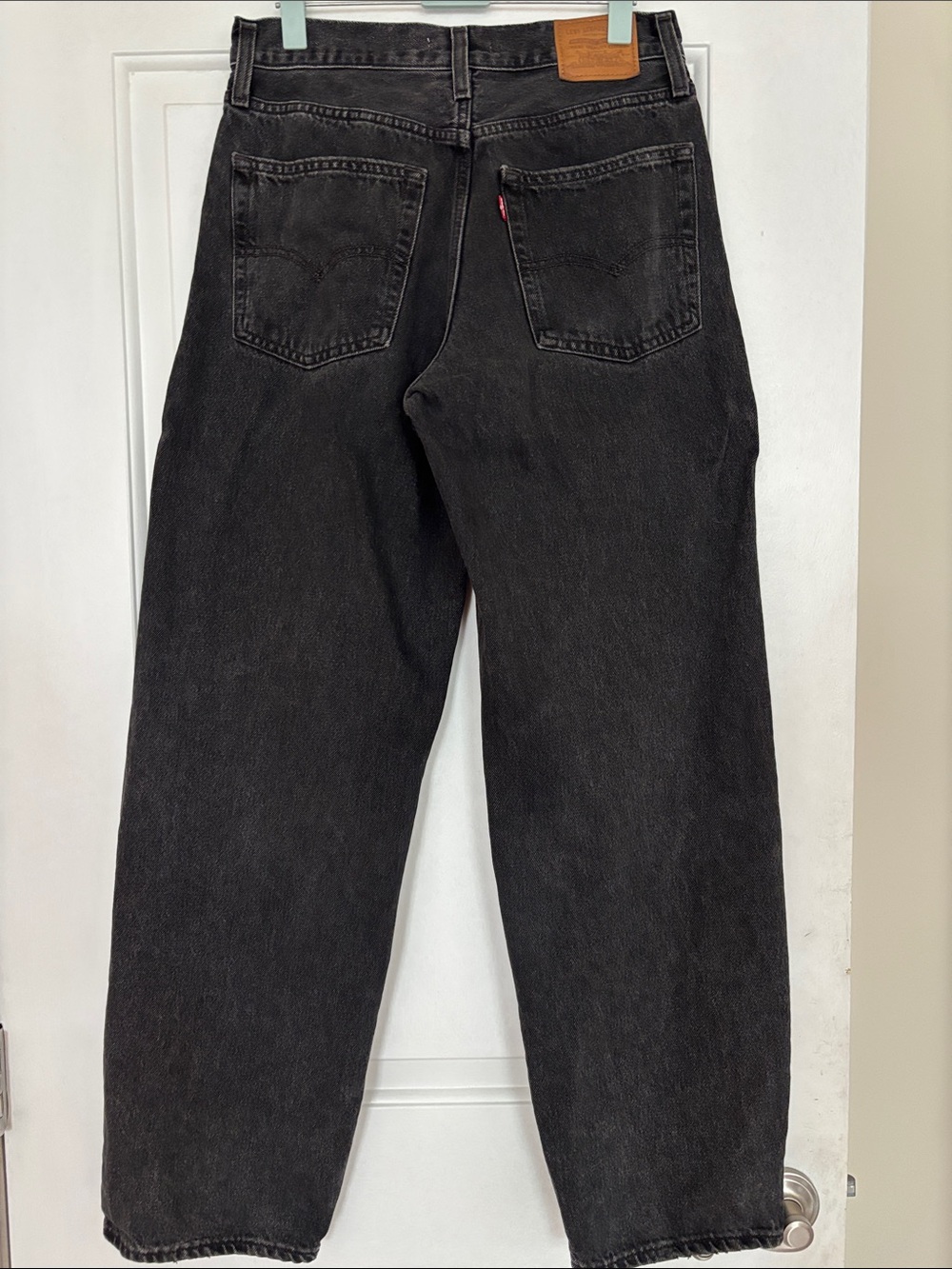 Levi’s Baggy Dad Jeans in Boot Barn (washed black) 26x32 - Picture 4 of 8